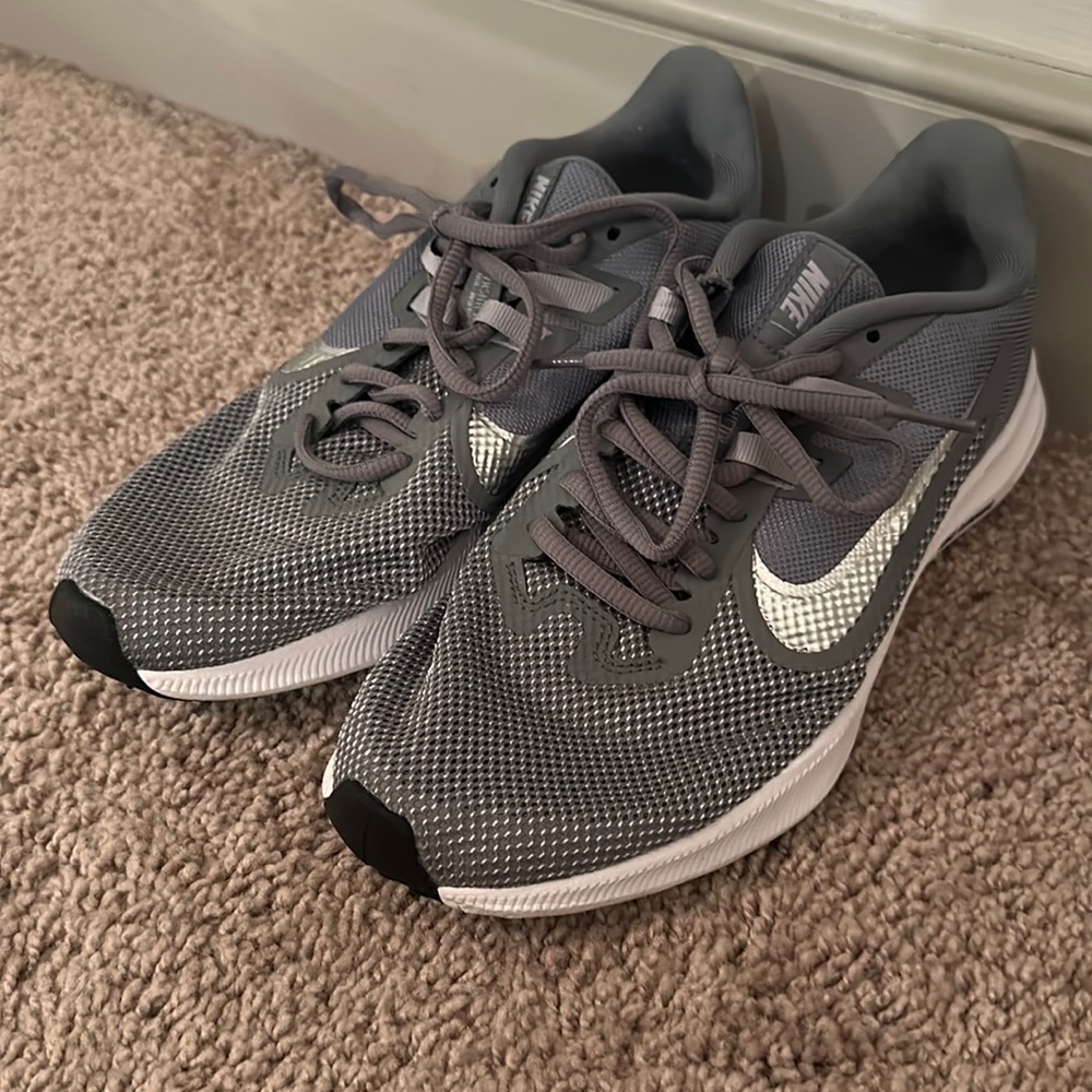 Nike Women's Gray Running Sneakers